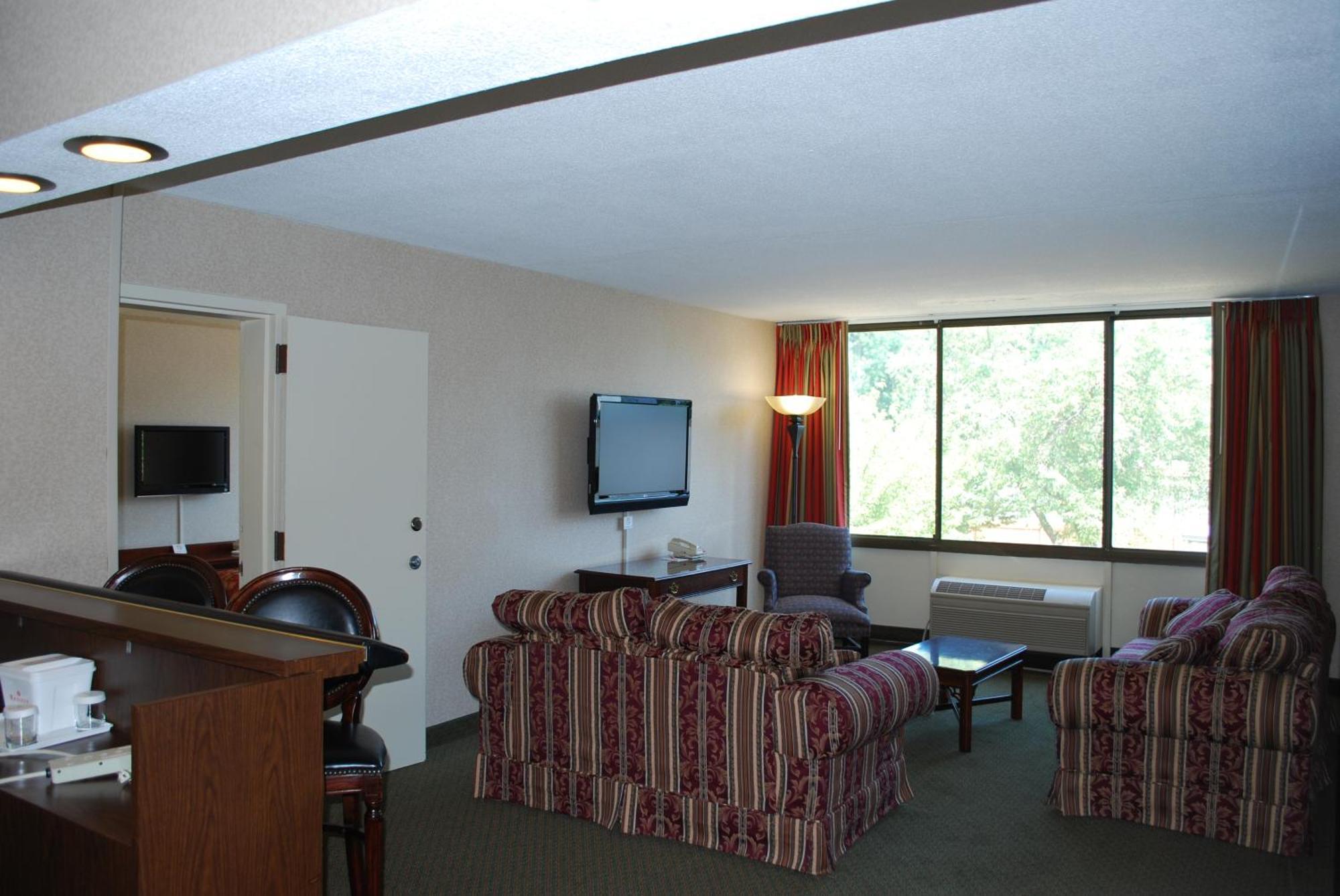 Ramada By Wyndham Triangle/Quantico Hotel Room photo